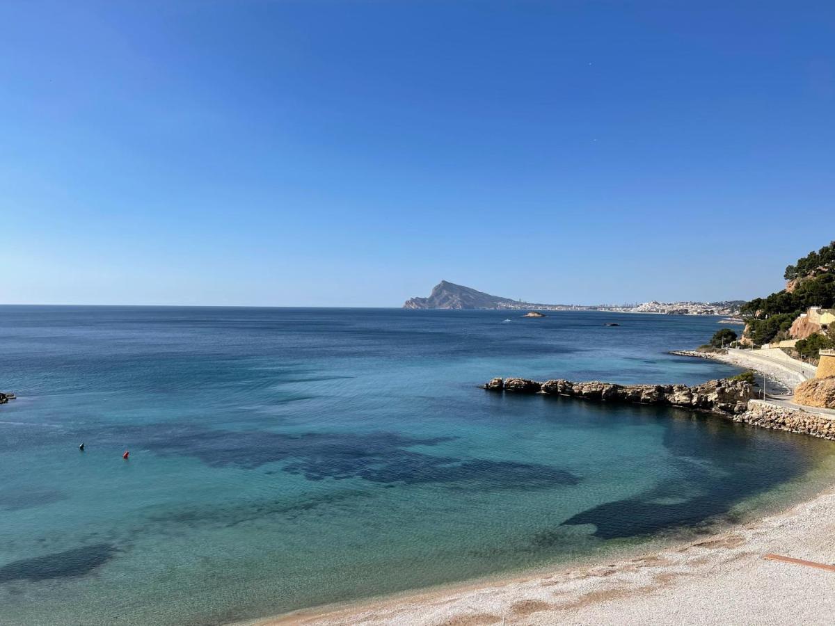 Sunrise Beachfront Apartment By The Marina アルテア エクステリア 写真