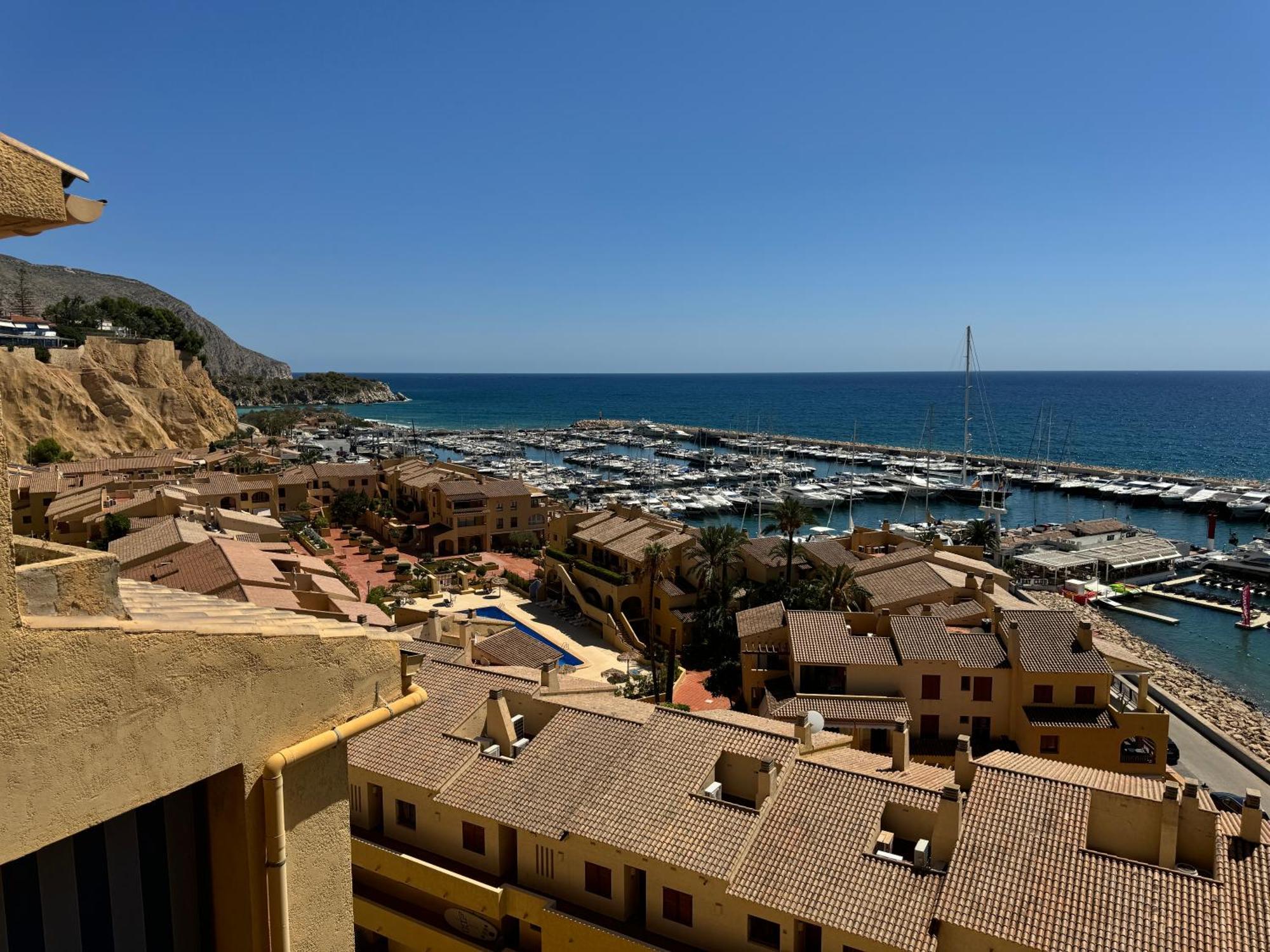 Sunrise Beachfront Apartment By The Marina アルテア エクステリア 写真